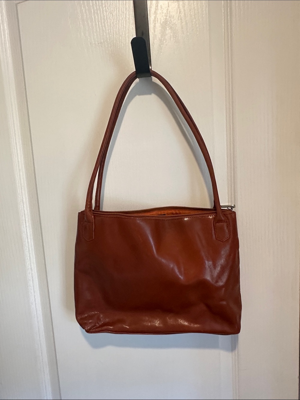 Classic Leather Shoulder Bag in Brown